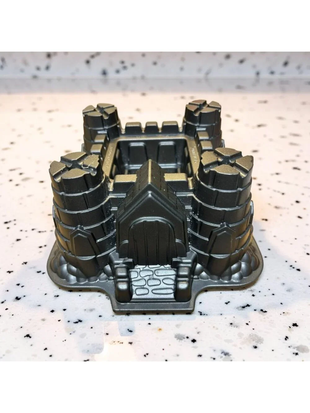 Nordic Ware Castle Bundt Pan Aluminum Baking Mold Heavy Duty - Picture 5 of 5
